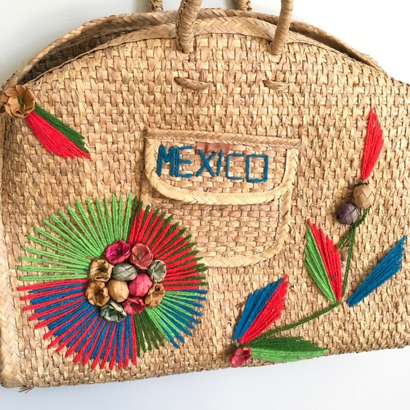 ❌SOLD❌Mexico vintage woven beach bag w colorful flowers - Picture 2 of 4
